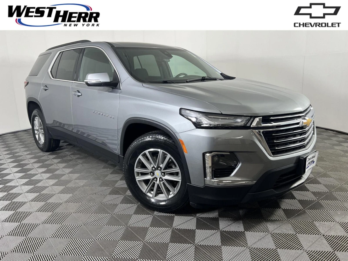 Pre-Owned 2023 Chevrolet Traverse LT Cloth