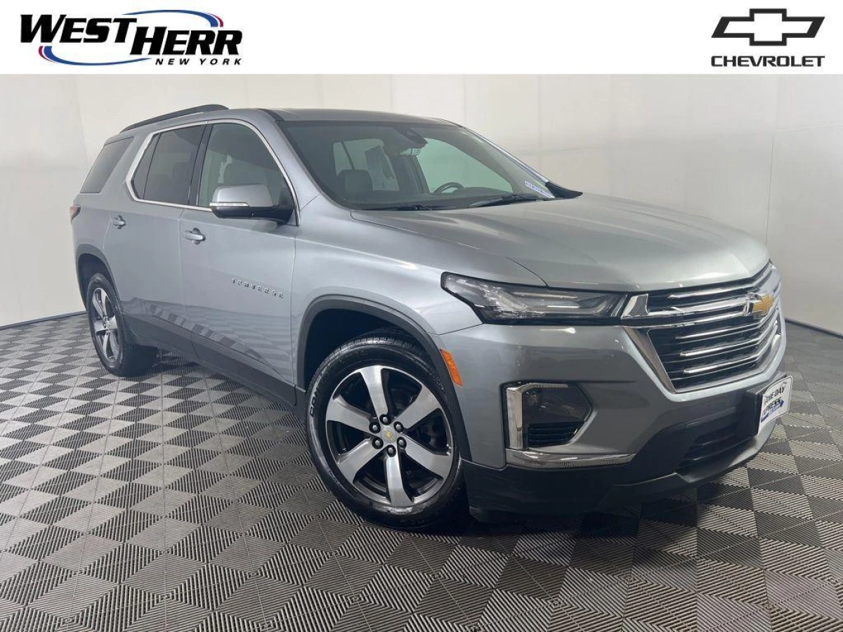 Pre-Owned 2023 Chevrolet Traverse LT Leather