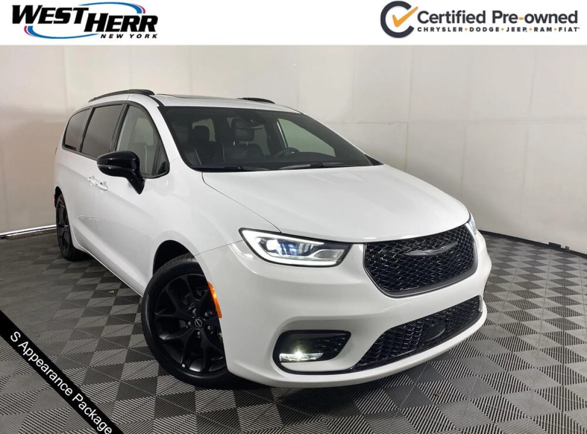 Pre-Owned 2025 Chrysler Pacifica Limited