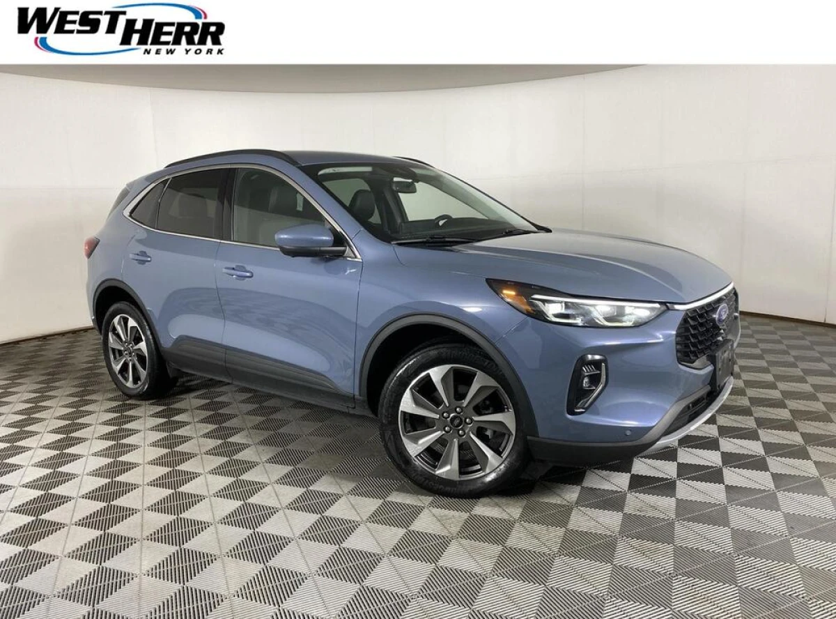 Pre-Owned 2023 Ford Escape Platinum