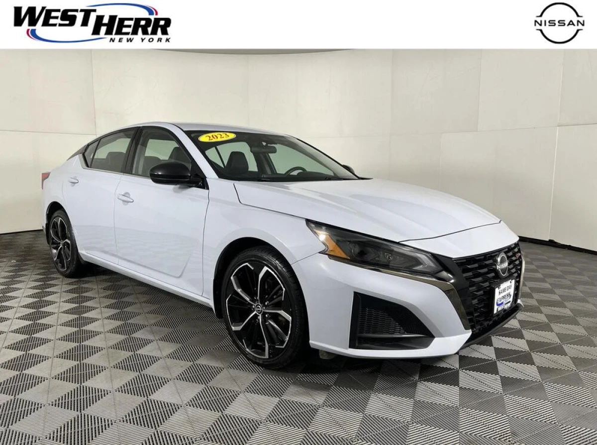Pre-Owned 2023 Nissan Altima 2.5 SR