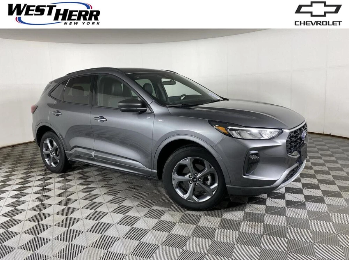 Pre-Owned 2023 Ford Escape ST-Line
