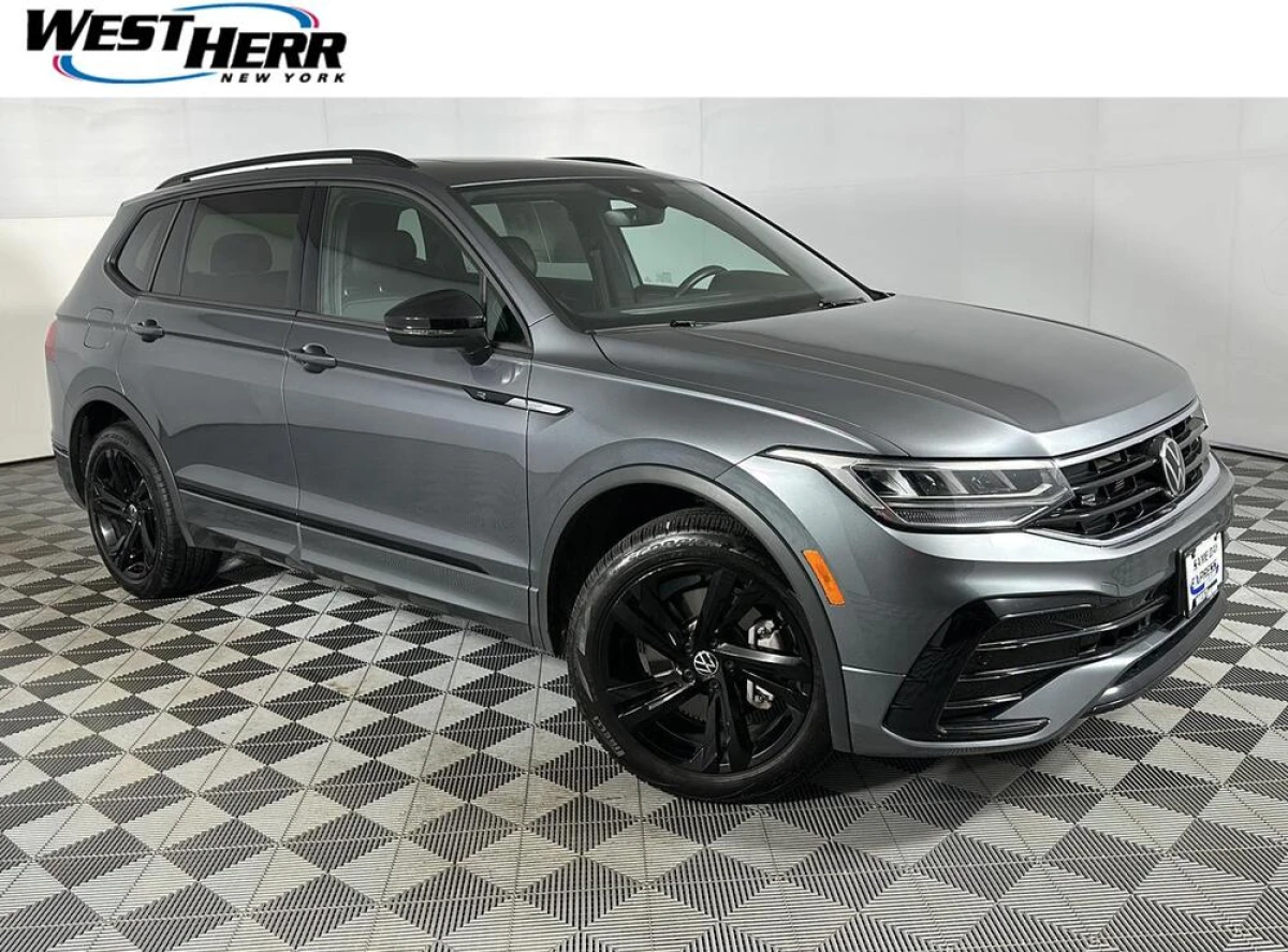 Pre-Owned 2024 Volkswagen Tiguan SE R-Line Black