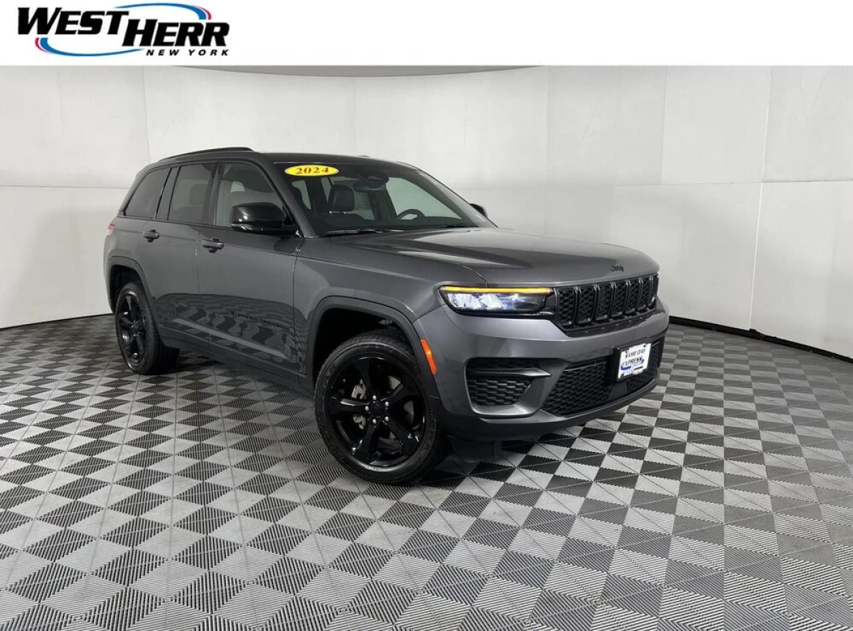 Pre-Owned 2024 Jeep Grand Cherokee Altitude