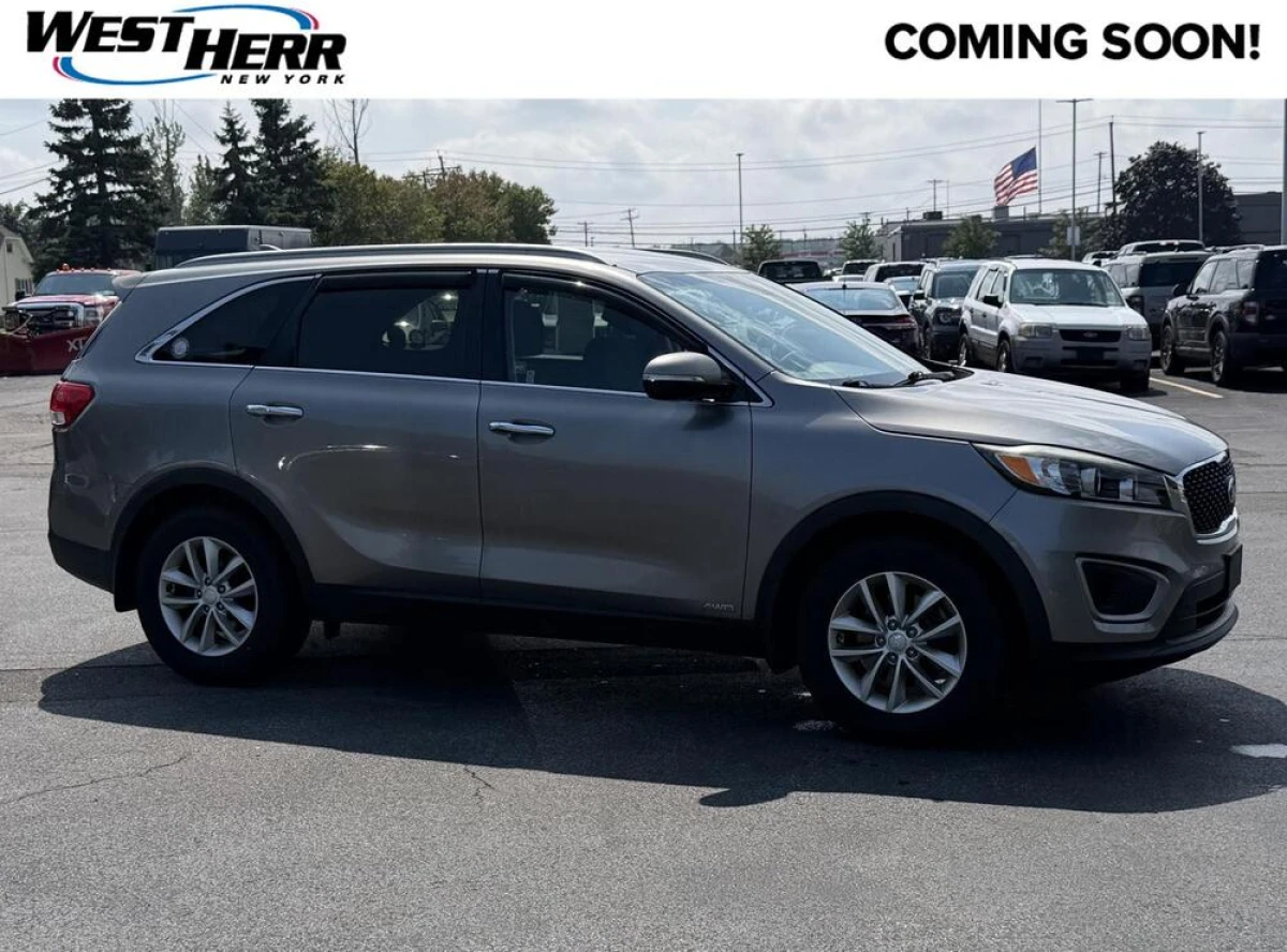 Pre-Owned 2017 Kia Sorento LX