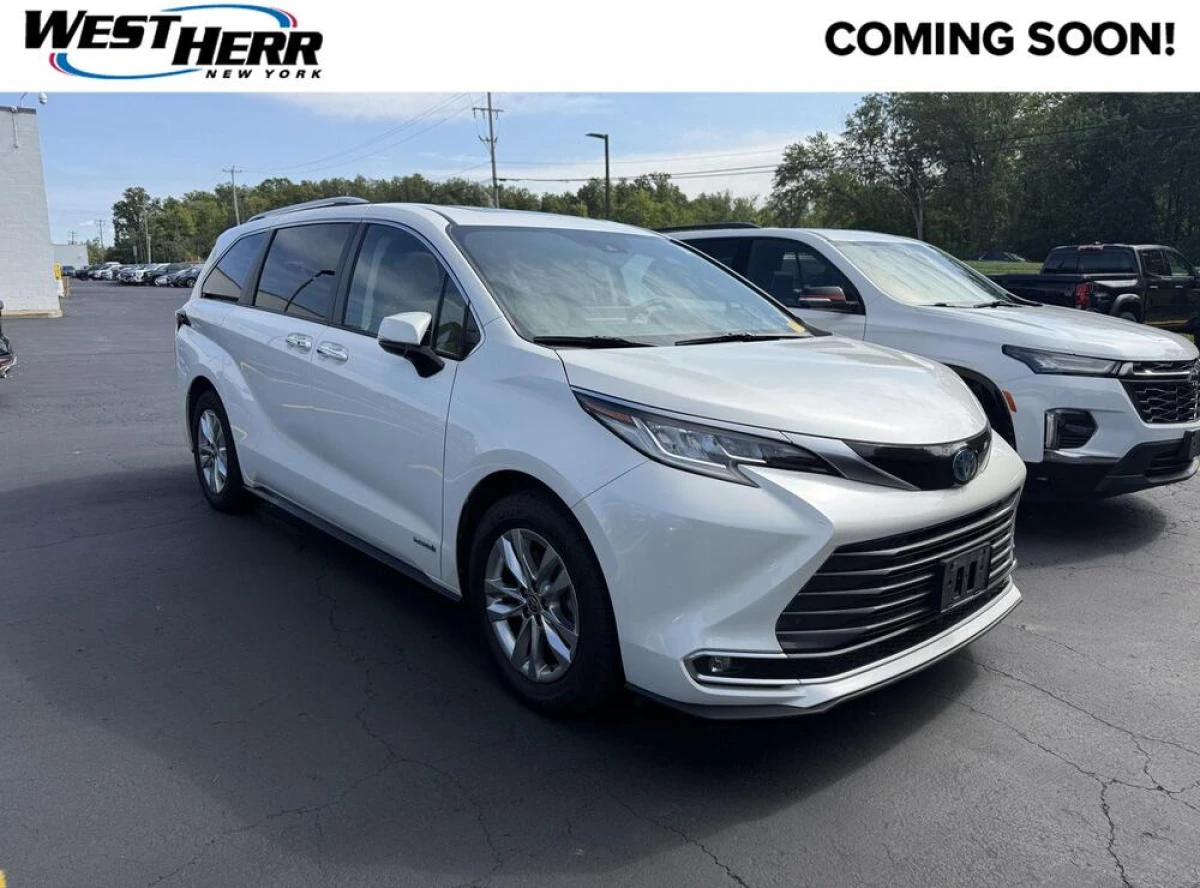 Pre-Owned 2021 Toyota Sienna Limited