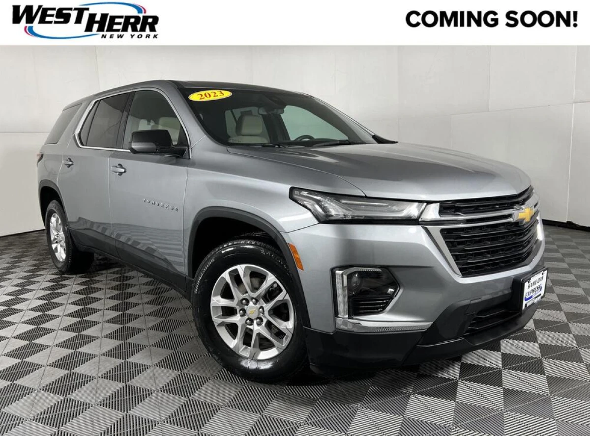 Pre-Owned 2023 Chevrolet Traverse LS