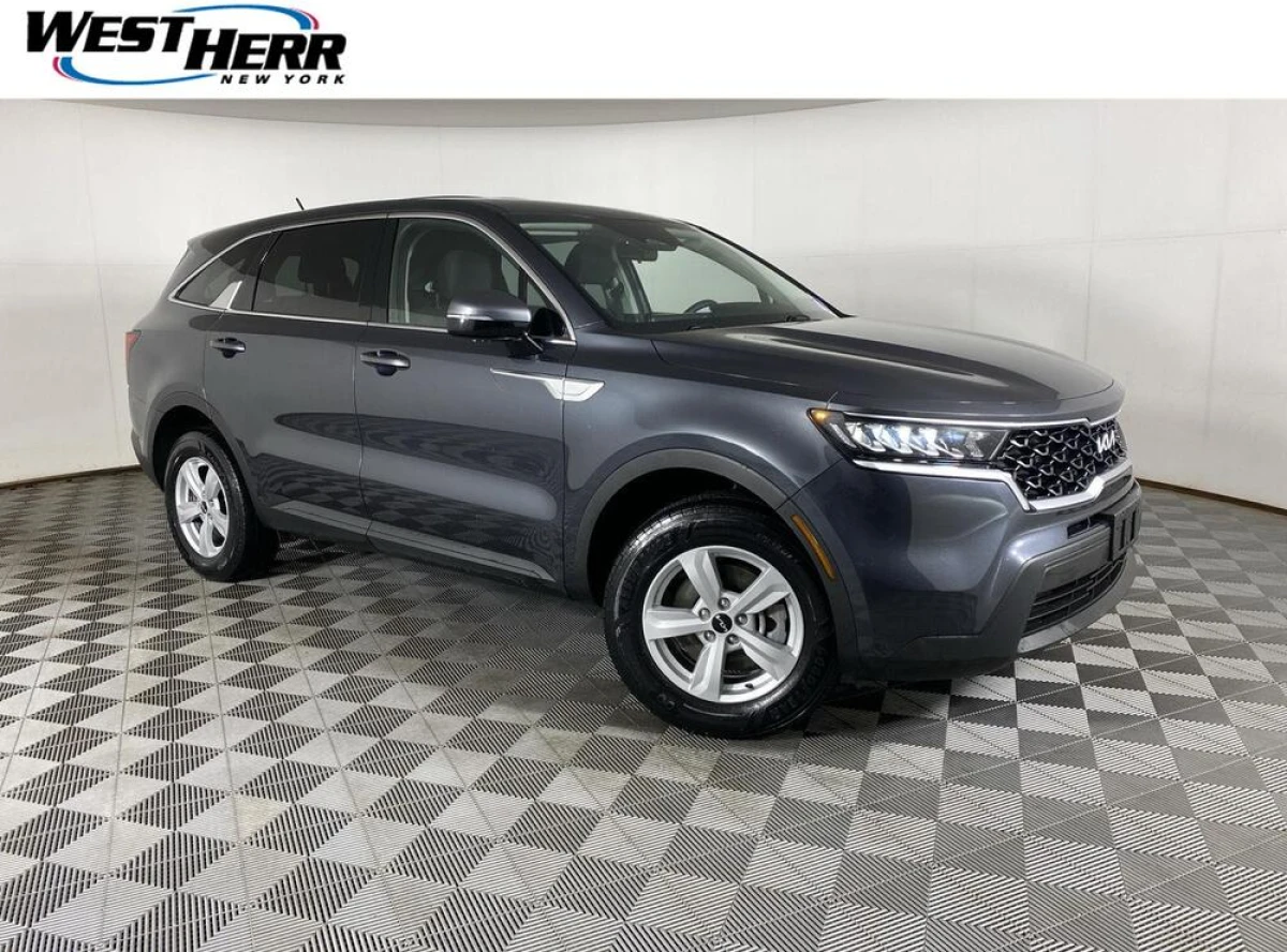 Pre-Owned 2023 Kia Sorento LX