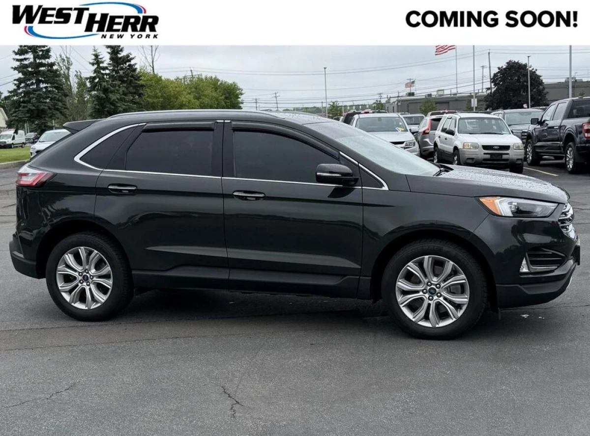 Pre-Owned 2022 Ford Edge Titanium