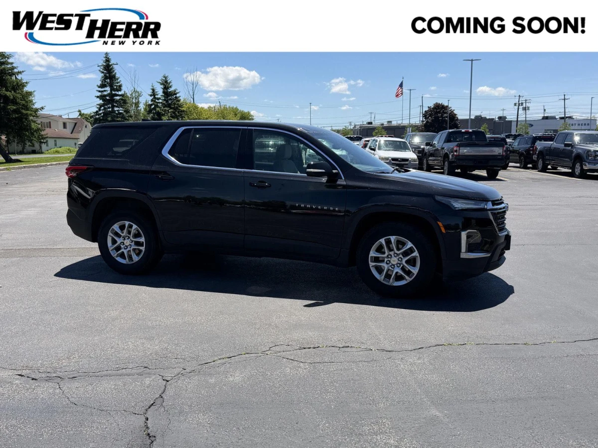 Pre-Owned 2023 Chevrolet Traverse LS