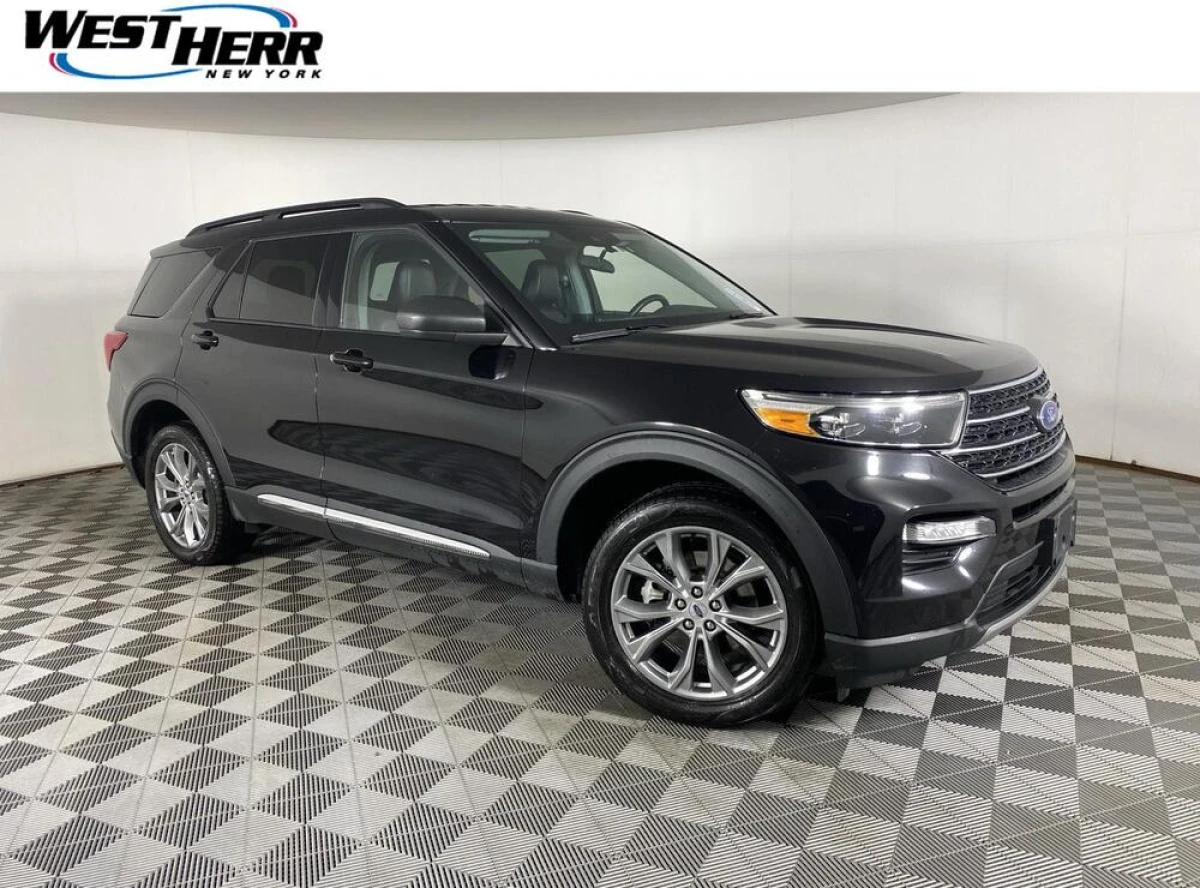 Pre-Owned 2023 Ford Explorer XLT