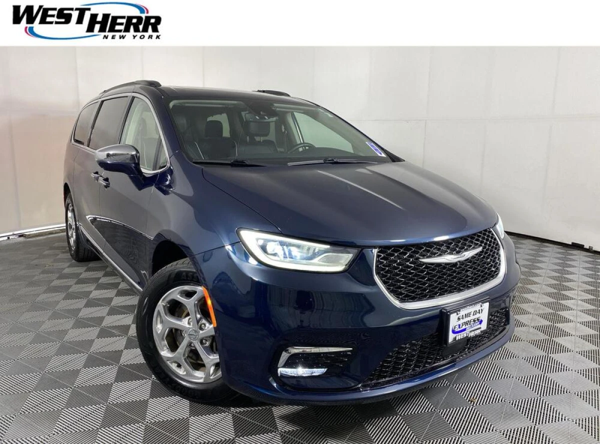 Pre-Owned 2022 Chrysler Pacifica Limited
