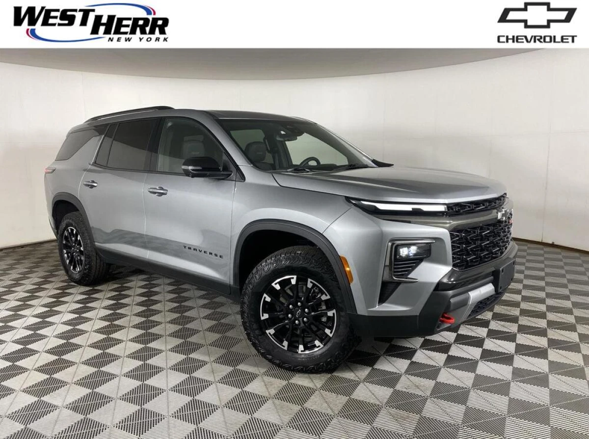 Pre-Owned 2024 Chevrolet Traverse AWD Z71