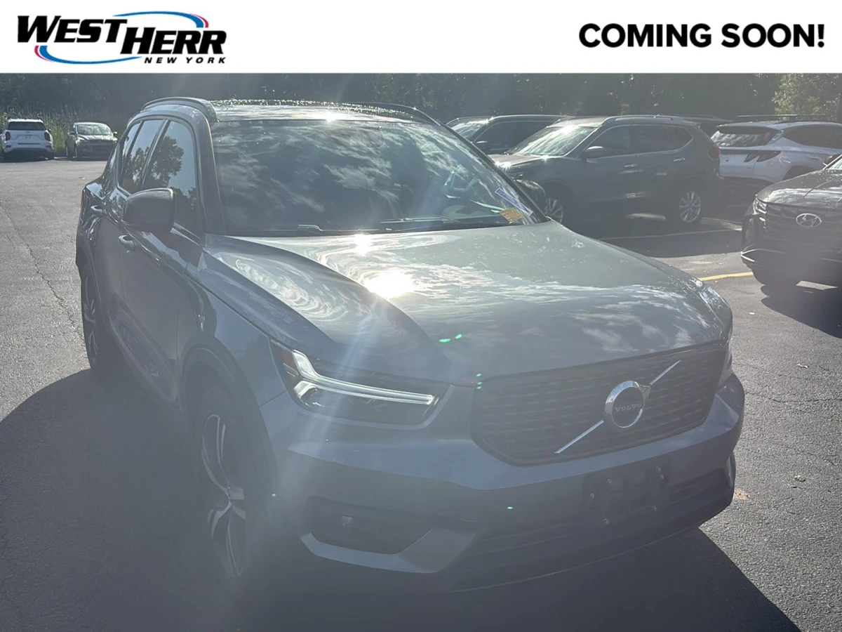 Pre-Owned 2019 Volvo XC40 R-Design