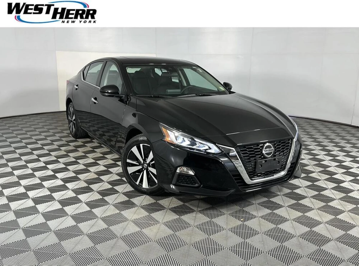 Pre-Owned 2022 Nissan Altima 2.5 SV