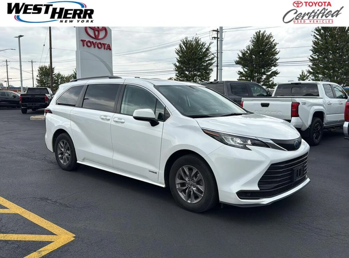 Certified Pre-Owned 2021 Toyota Sienna LE 8-Passenger