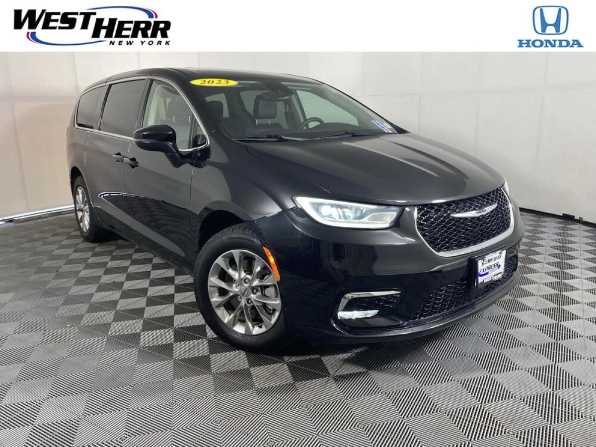 Pre-Owned 2023 Chrysler Pacifica Touring L