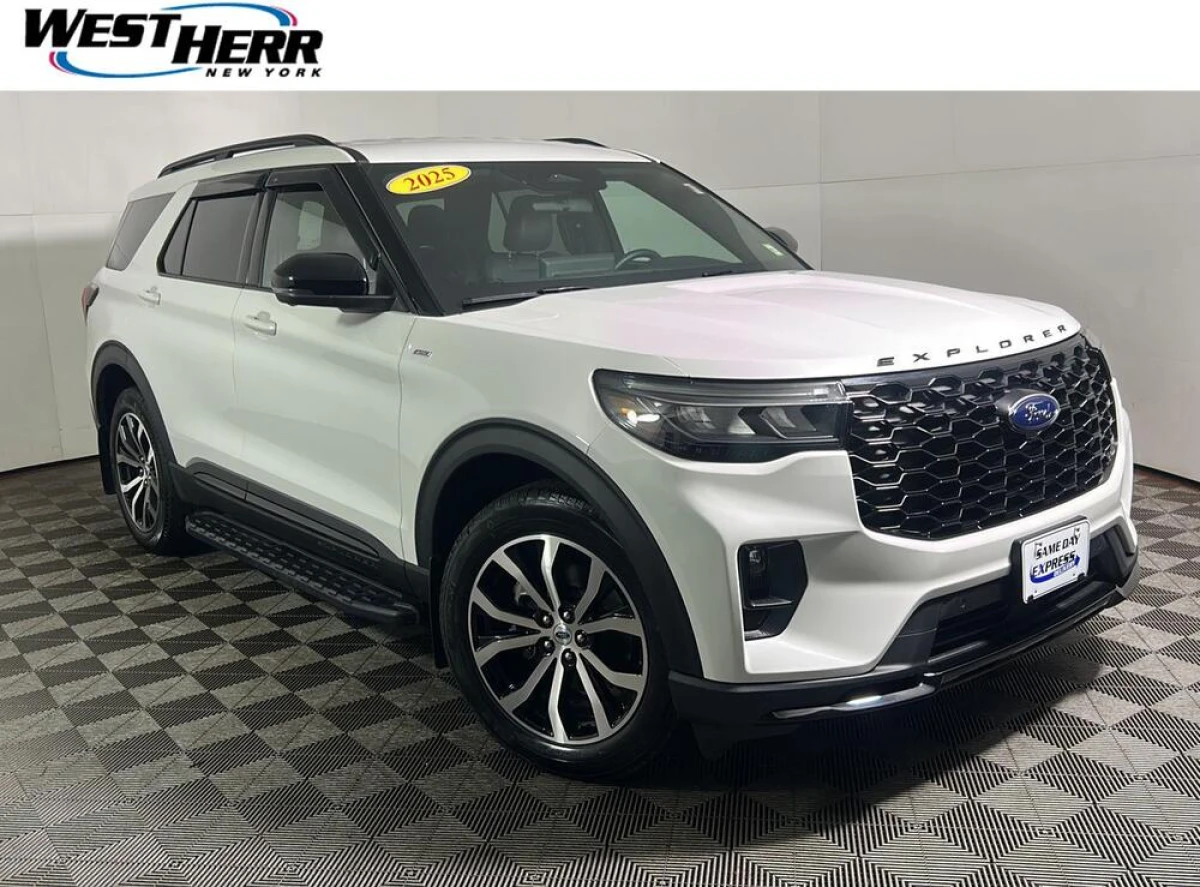 Pre-Owned 2025 Ford Explorer ST-Line