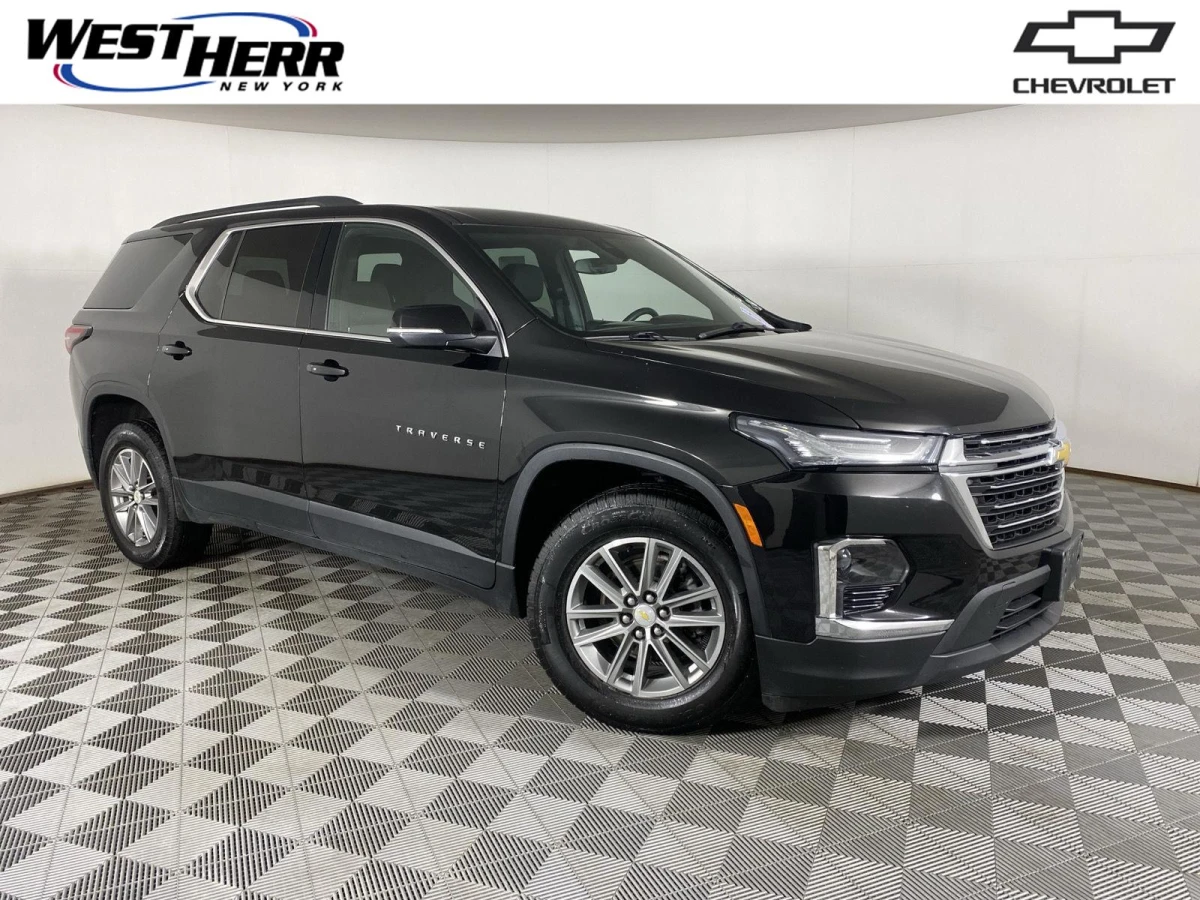 Pre-Owned 2023 Chevrolet Traverse LT Cloth