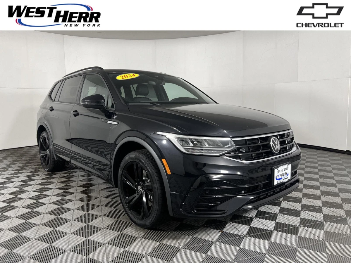 Pre-Owned 2024 Volkswagen Tiguan SE R-Line Black