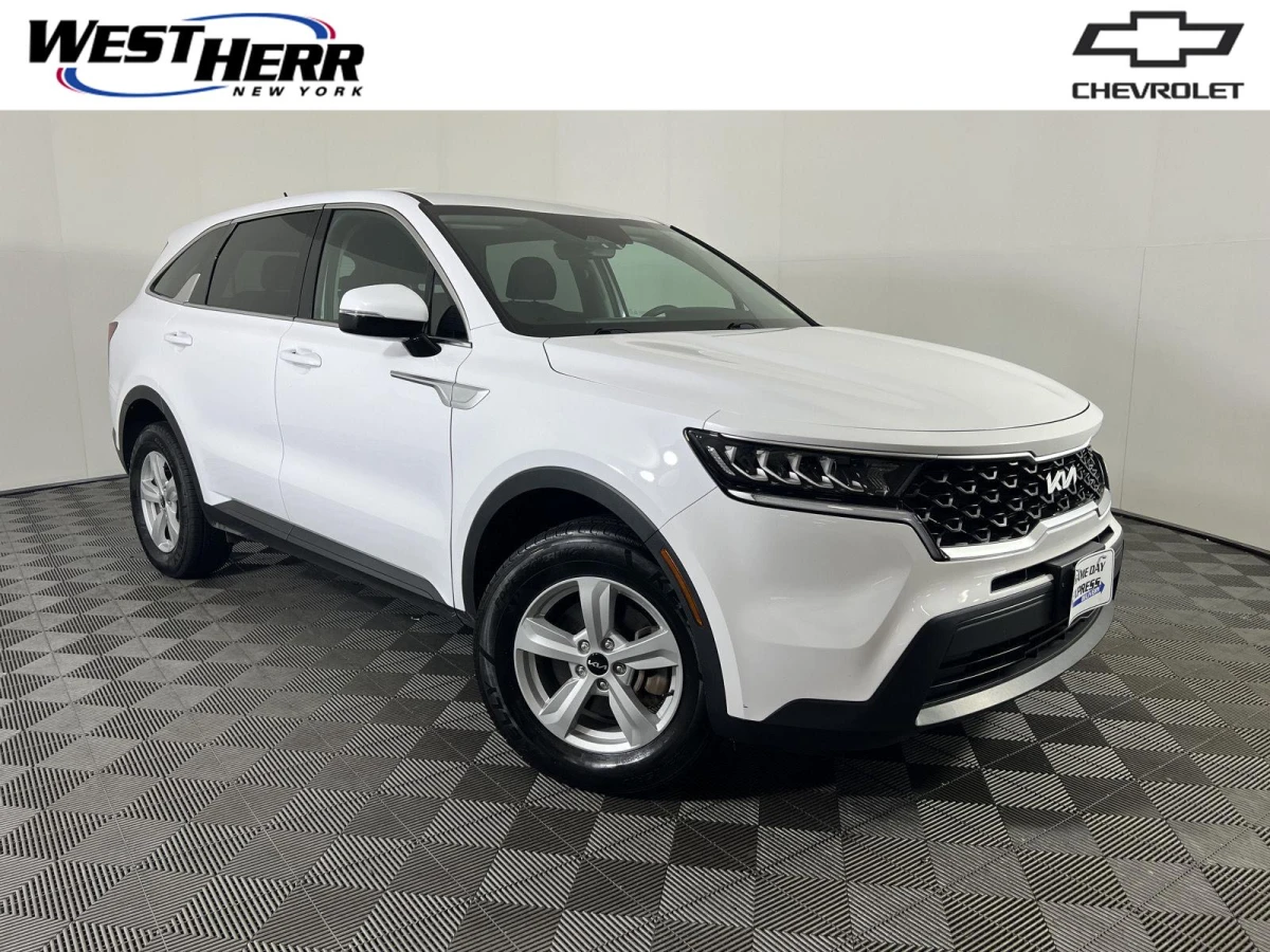 Pre-Owned 2023 Kia Sorento LX