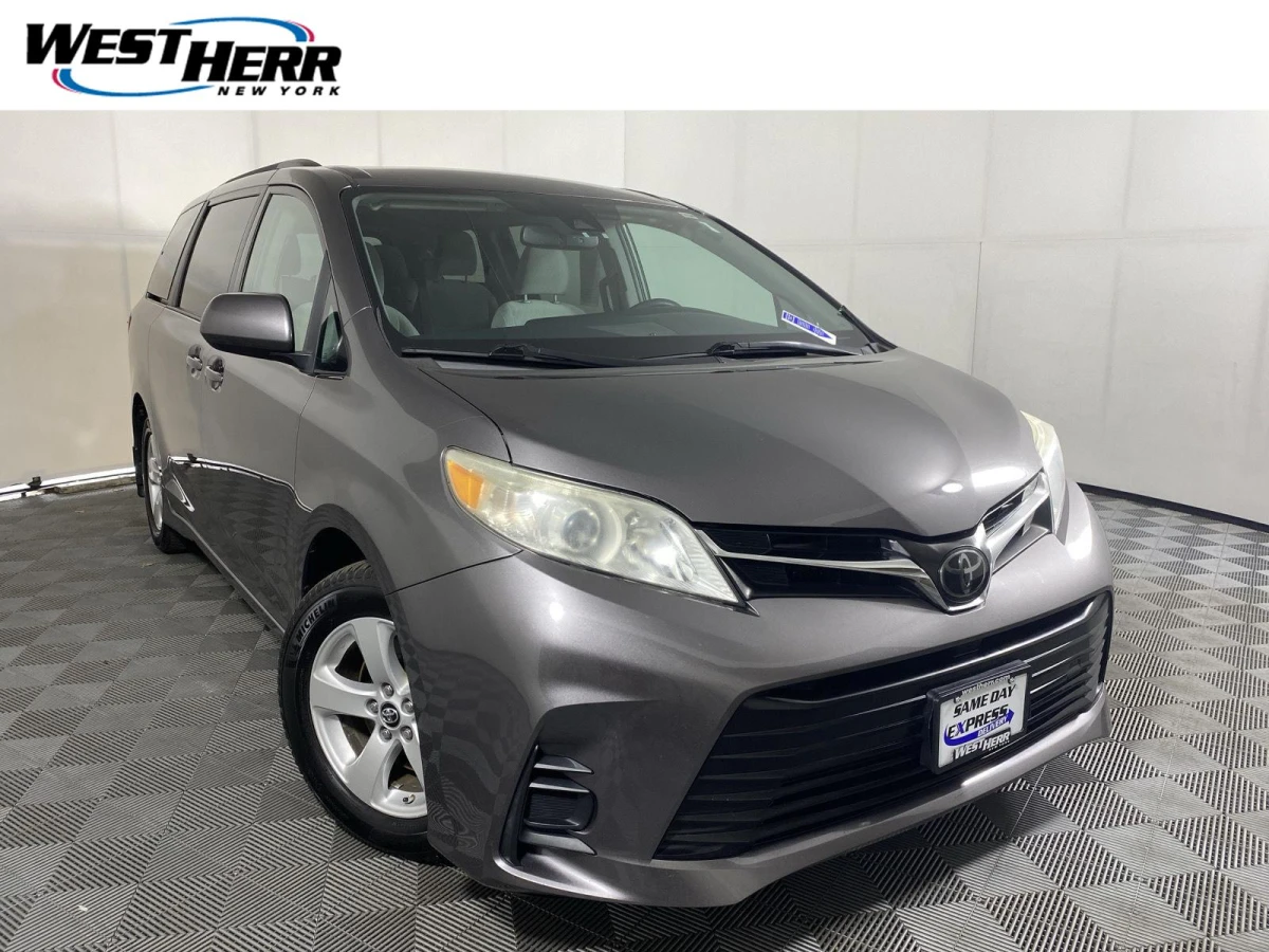 Pre-Owned 2018 Toyota Sienna LE