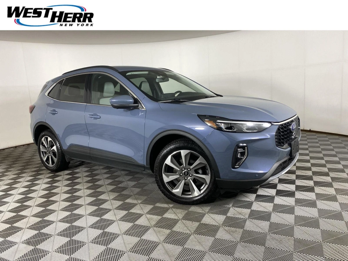 Pre-Owned 2023 Ford Escape Platinum