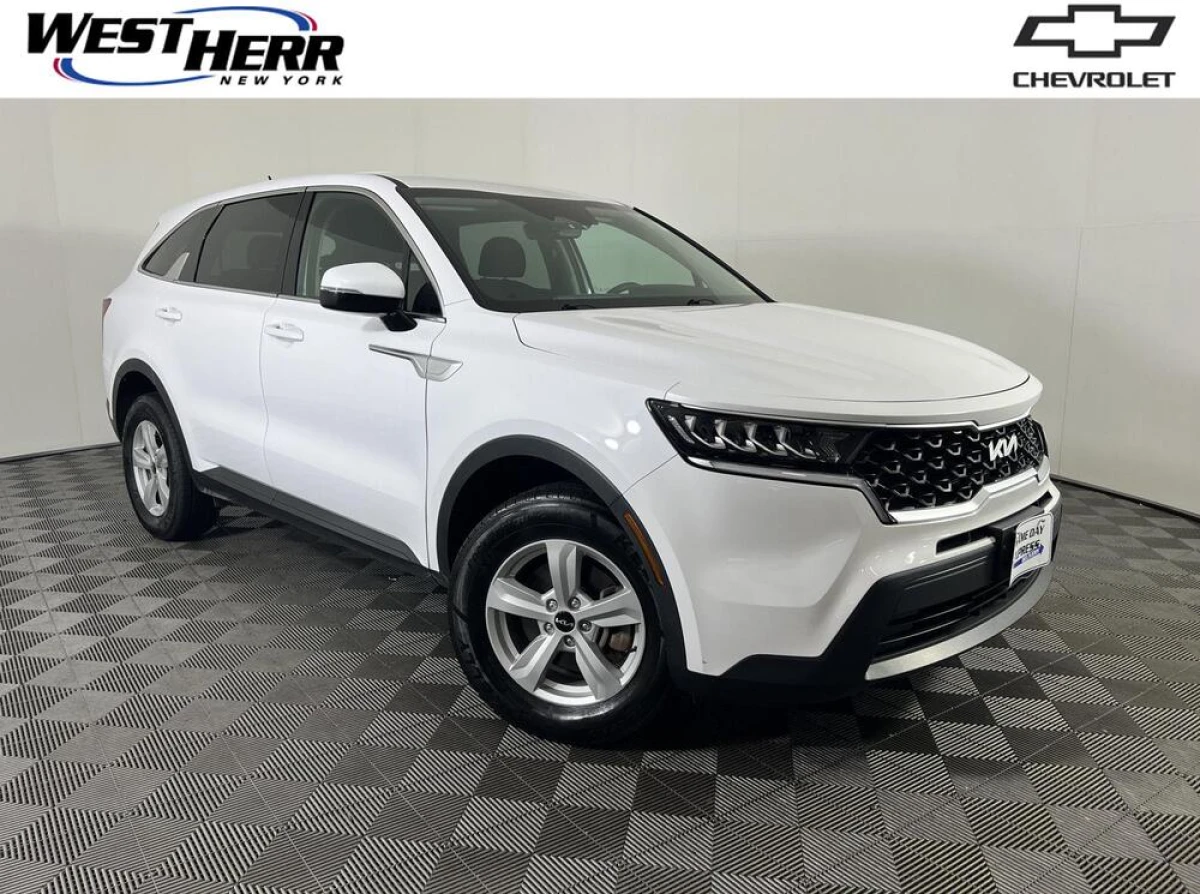 Pre-Owned 2023 Kia Sorento LX