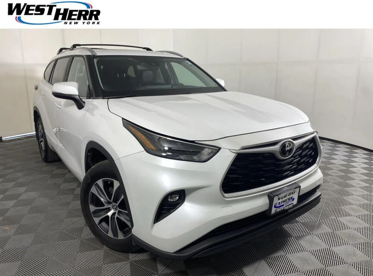 Pre-Owned 2023 Toyota Highlander XLE
