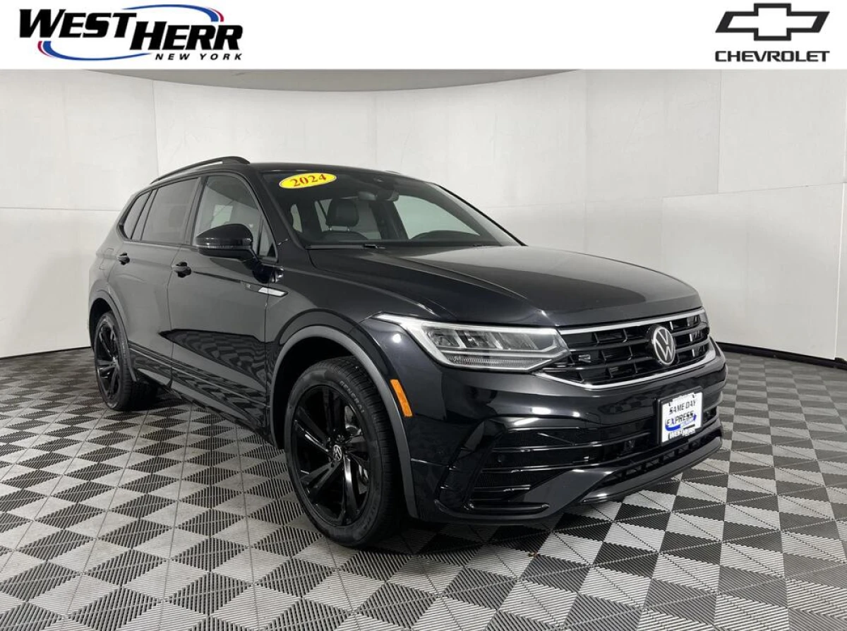 Pre-Owned 2024 Volkswagen Tiguan SE R-Line Black