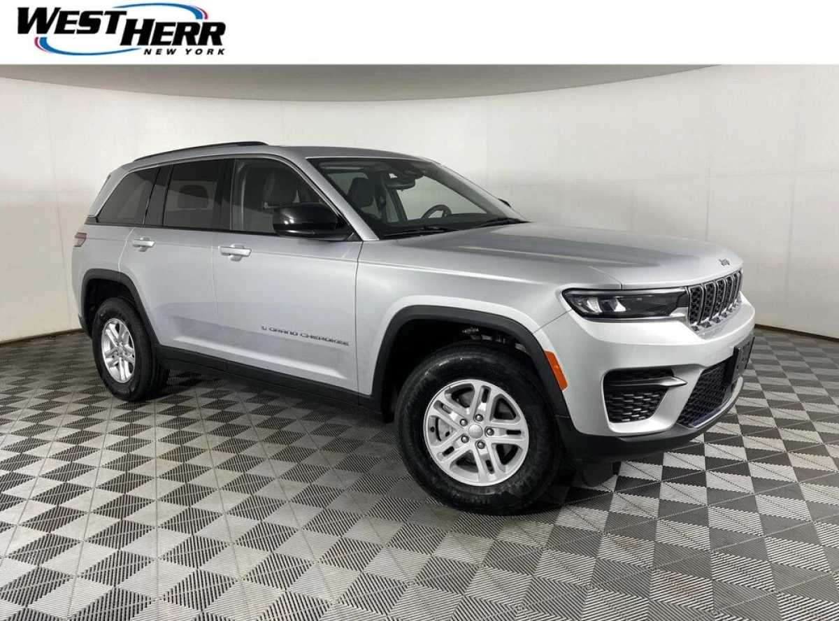 Pre-Owned 2023 Jeep Grand Cherokee Laredo