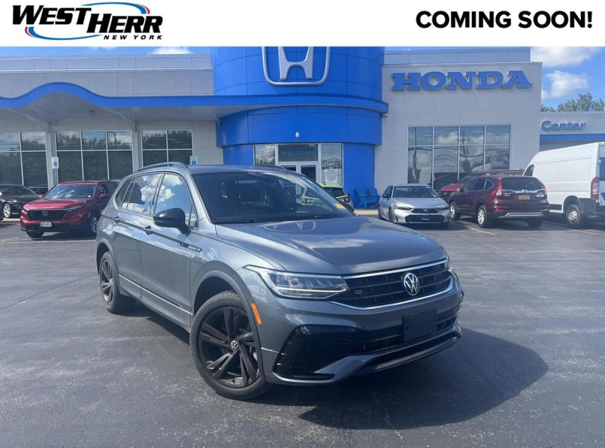 Pre-Owned 2024 Volkswagen Tiguan SE R-Line Black