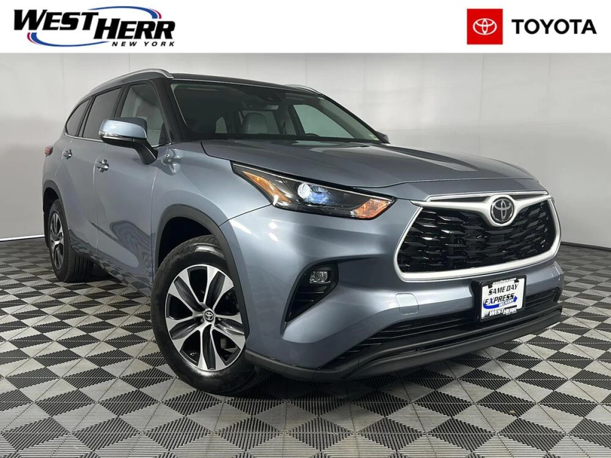 Pre-Owned 2023 Toyota Highlander XLE