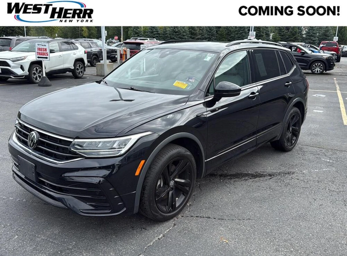 Pre-Owned 2023 Volkswagen Tiguan SE R-Line Black