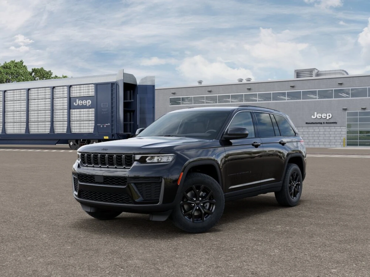 New 2026 Jeep Grand Cherokee Laredo Altitude