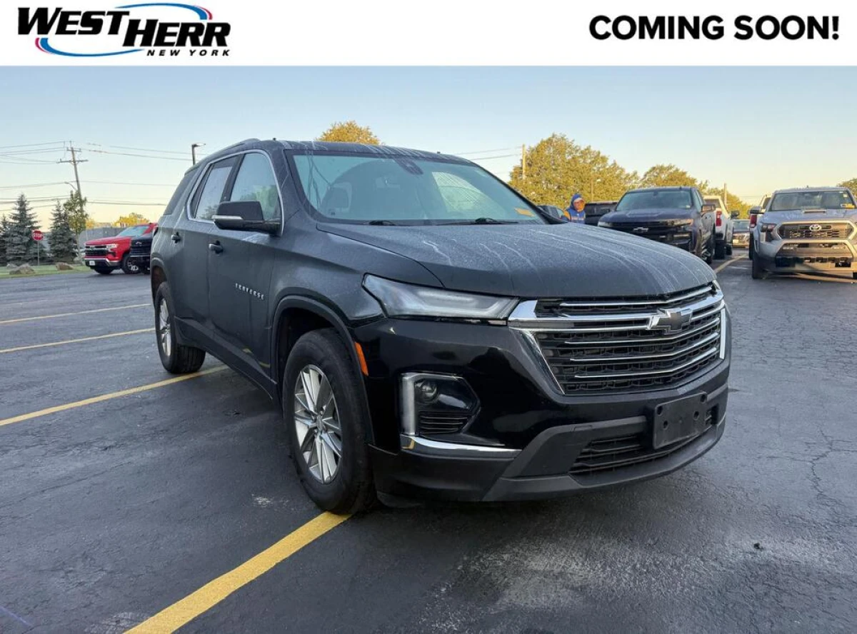 Pre-Owned 2023 Chevrolet Traverse LT Cloth