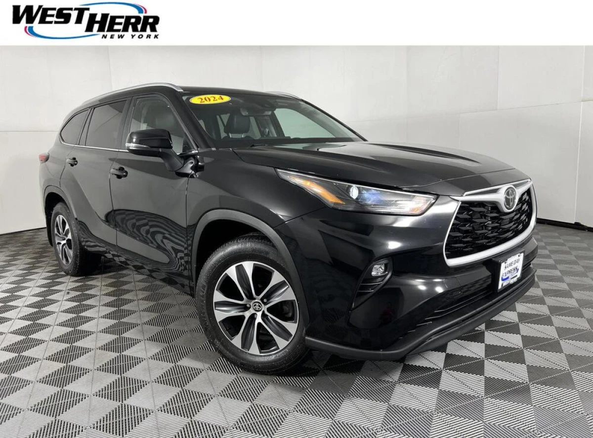 Pre-Owned 2024 Toyota Highlander XLE