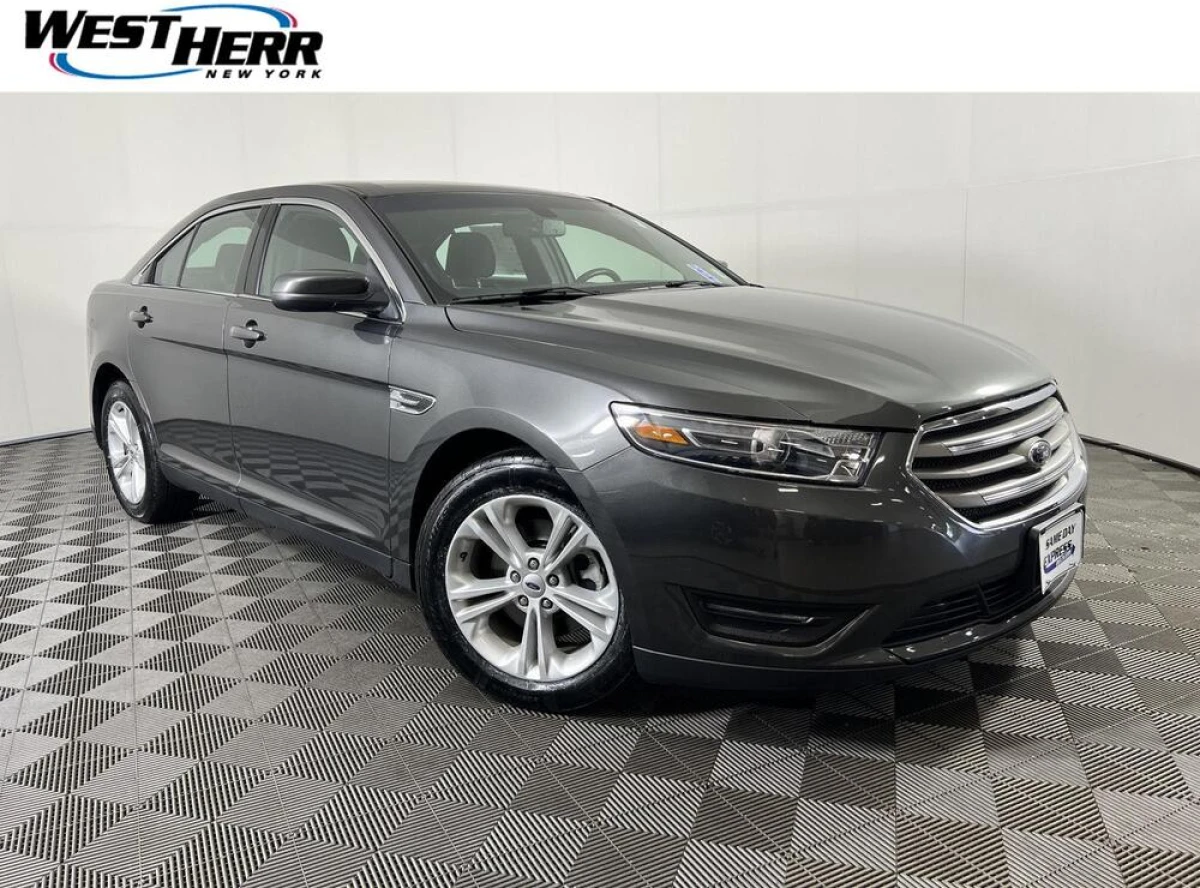 Pre-Owned 2018 Ford Taurus SEL