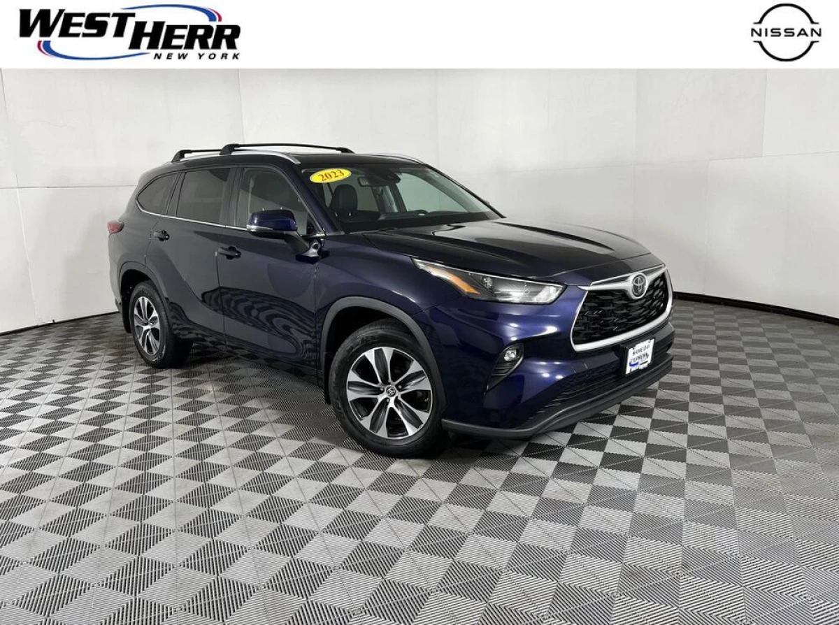 Pre-Owned 2023 Toyota Highlander XLE