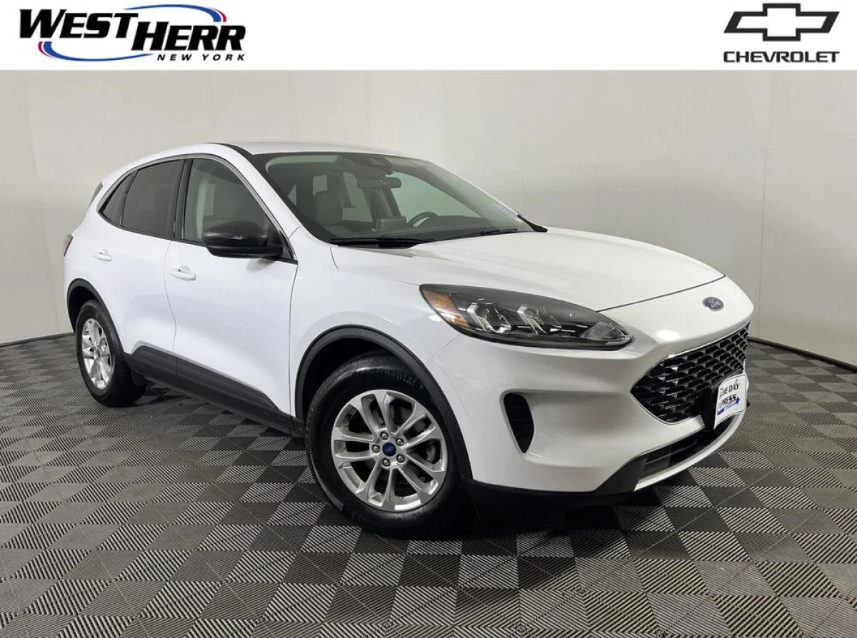 Pre-Owned 2022 Ford Escape SE