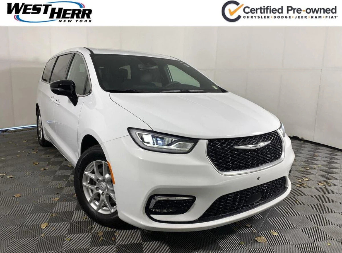 Certified Pre-Owned 2025 Chrysler Pacifica Select