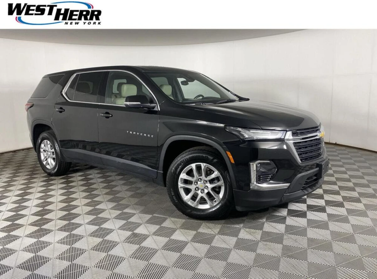 Pre-Owned 2023 Chevrolet Traverse LS