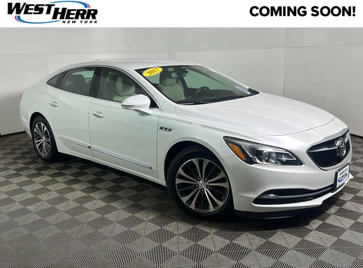 Pre-Owned 2017 Buick LaCrosse Essence