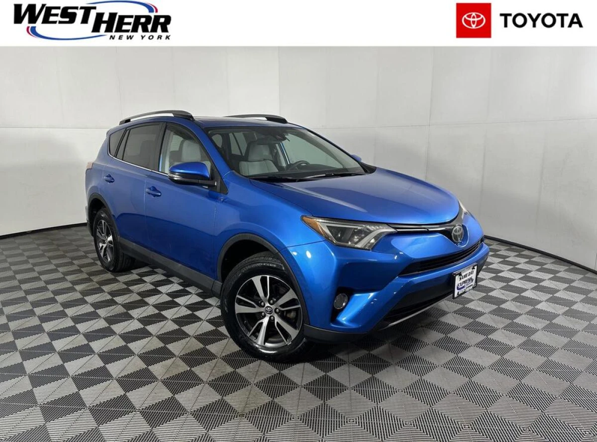 Pre-Owned 2017 Toyota RAV4 XLE
