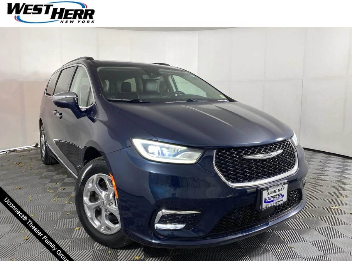 Pre-Owned 2022 Chrysler Pacifica Limited