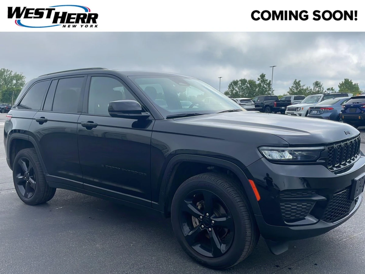 Pre-Owned 2023 Jeep Grand Cherokee Altitude