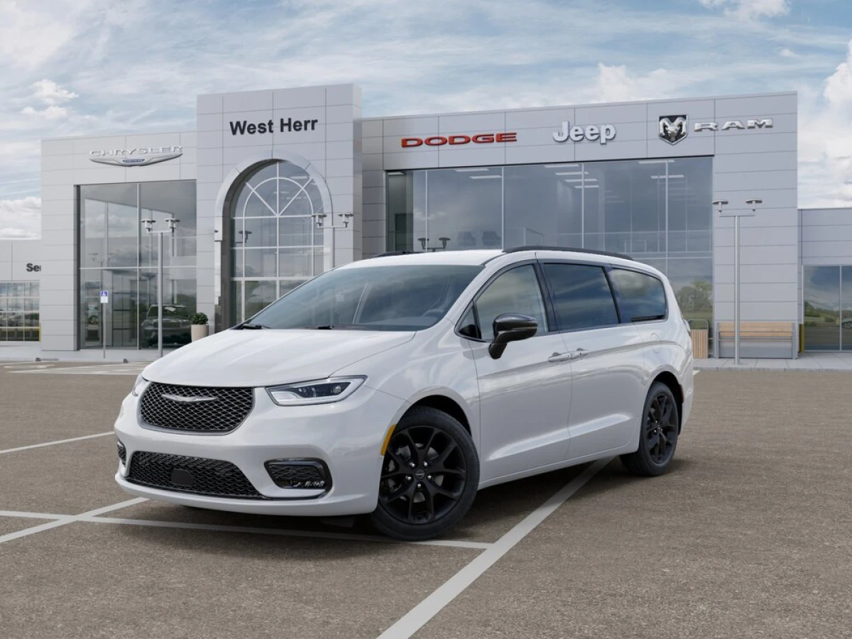 New 2026 Chrysler Pacifica Select