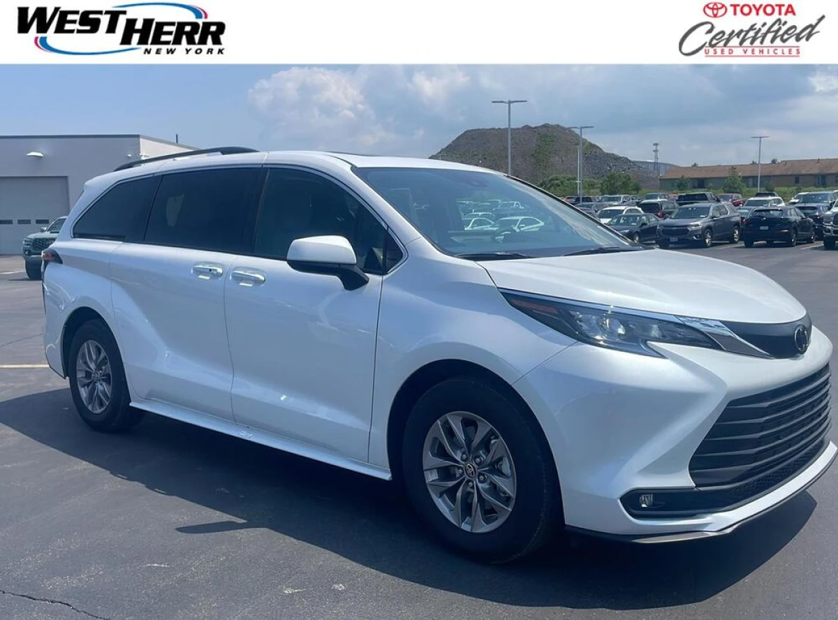 Certified Pre-Owned 2026 Toyota Sienna XLE