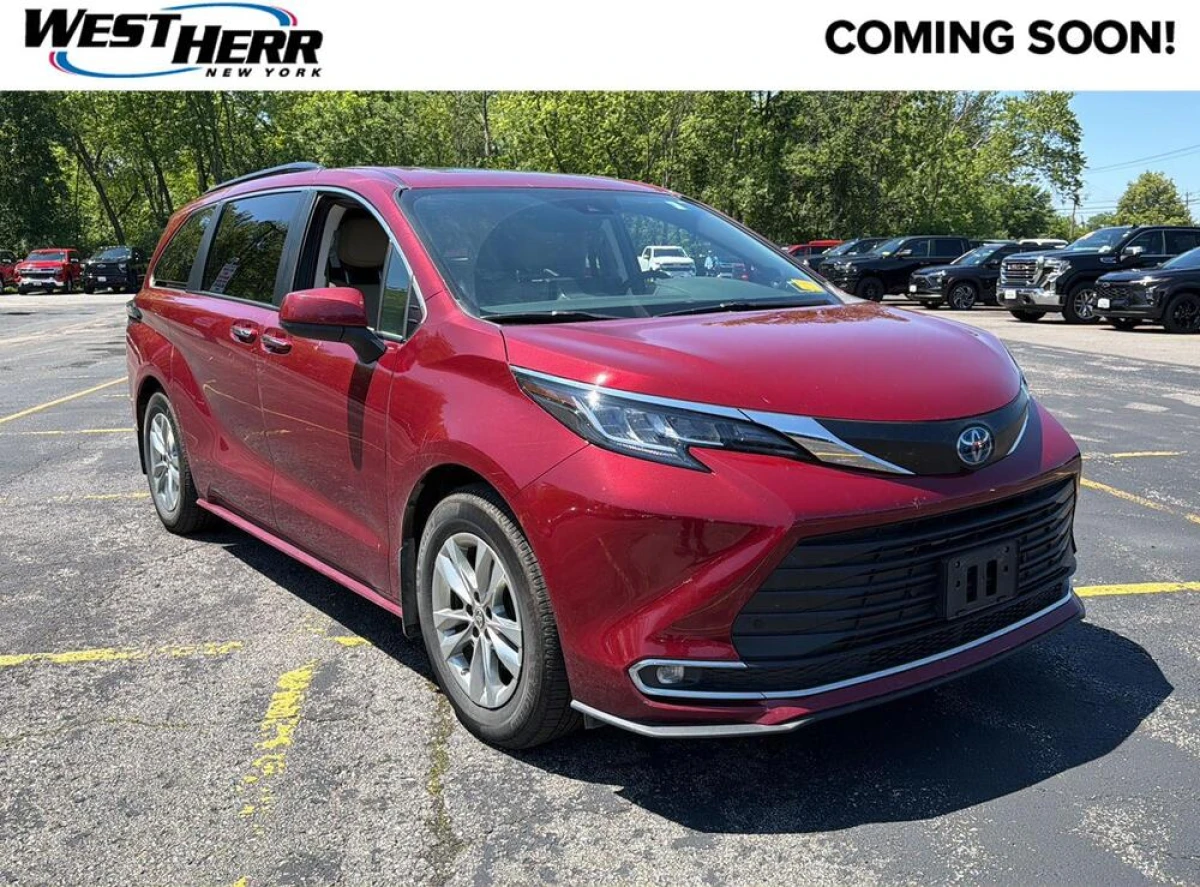 Pre-Owned 2023 Toyota Sienna XLE