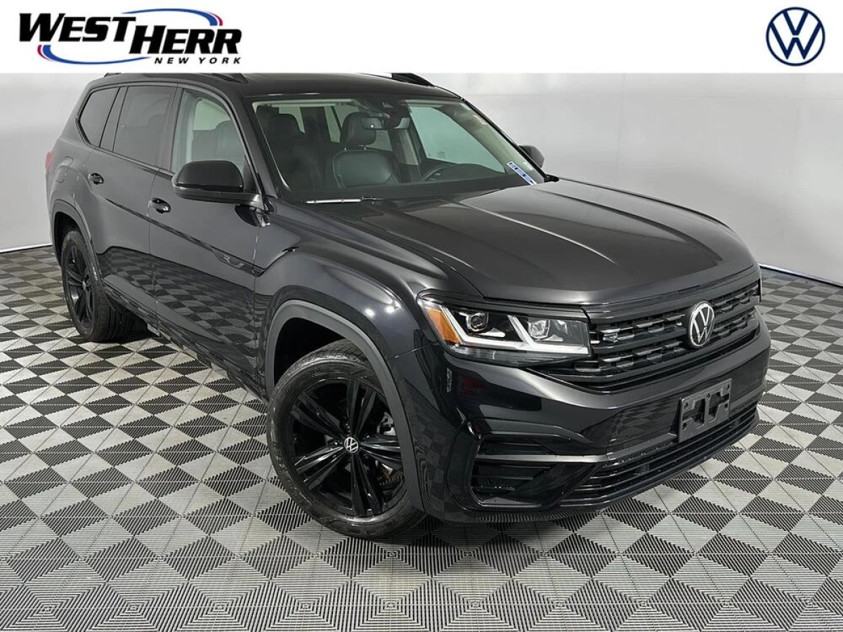 Pre-Owned 2023 Volkswagen Atlas 3.6L V6 SEL R-Line Black